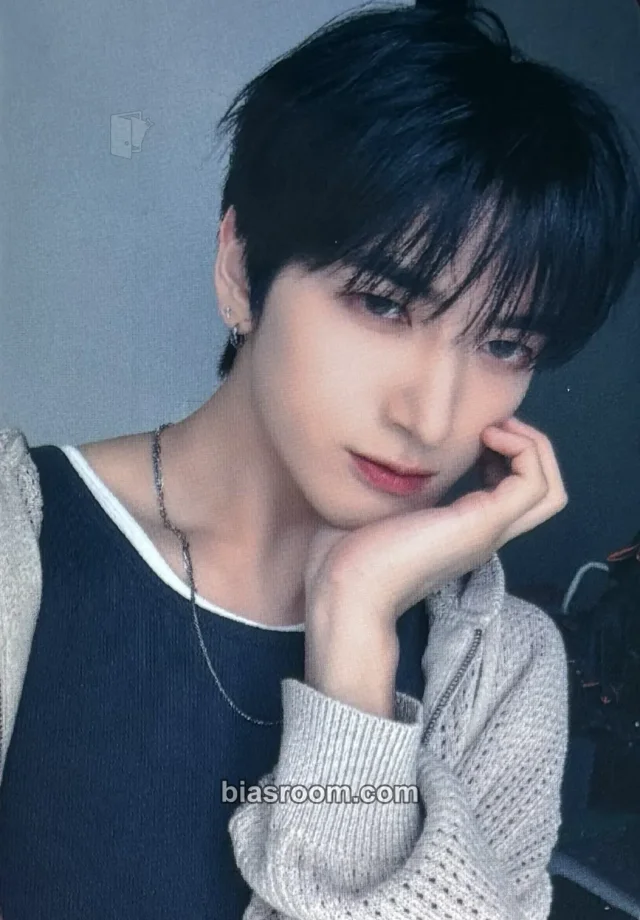 Yoonwoo TRENDZ 2026 On My Knees tour in Europe K-pop photocard