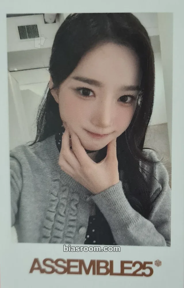 Photocard K-pop di Yooyeon tripleS Assemble25