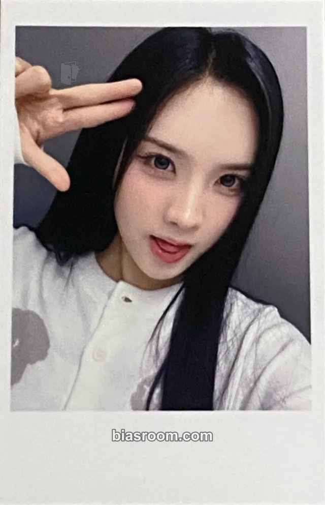 Sullin tripleS Beyond Beauty K-pop photocard