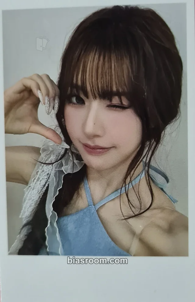 Photocard K-pop de Xinyu tripleS Beyond Beauty