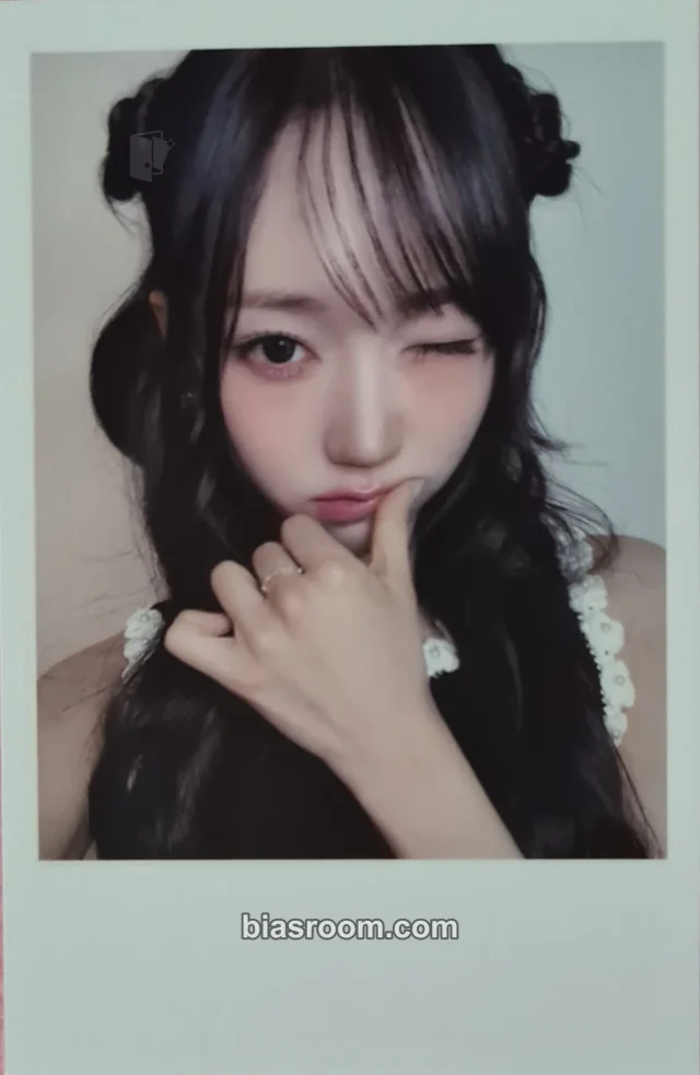 Photocard K-pop Shion tripleS Assemble25