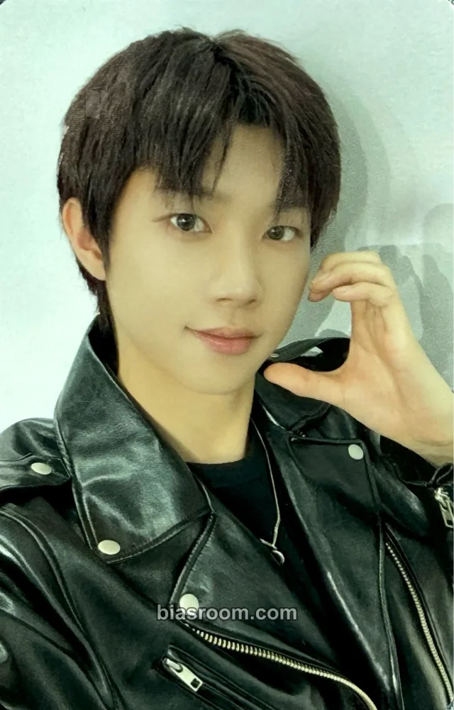 Hyunwoo xikers 82World: LA K-pop photocard