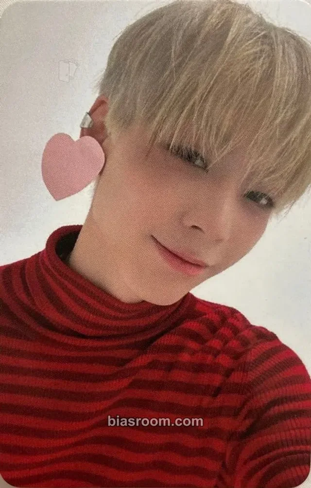 Hong POW Valentine K-pop photocard