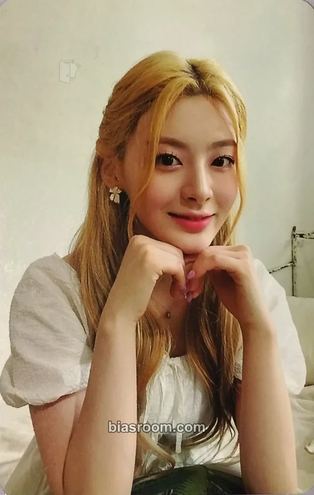 Seeun STAYC WE NEED LOVE K-pop photocard