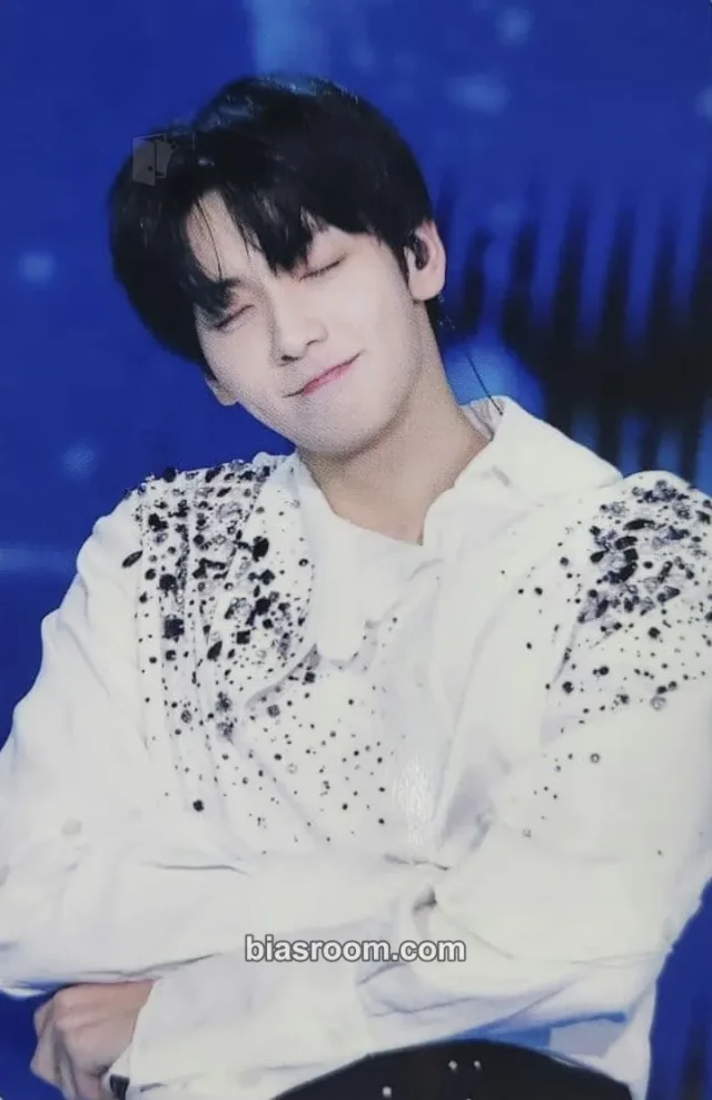 Photocard K-pop Soobin TOMORROW X TOGETHER Act: Tomorrow In Japan (Blu-Ray & Digital Code)