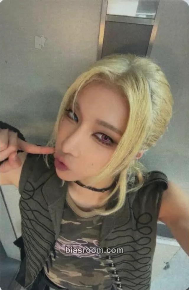 Rui XLOV SERVING-X Asia Tour 2026 K-pop photocard