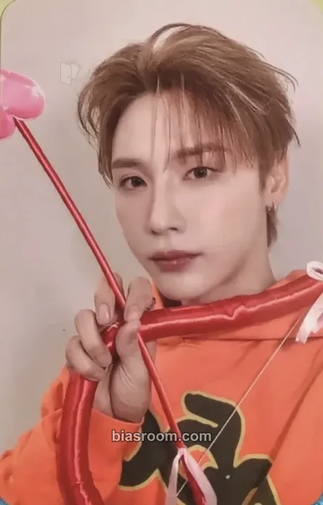 Woong AB6IX UPSIDE DOWN K-pop photocard
