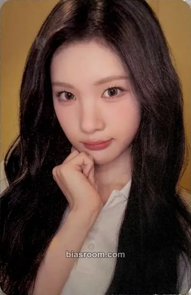 Juun Hearts2Hearts ICONIC HEART K-pop photocard