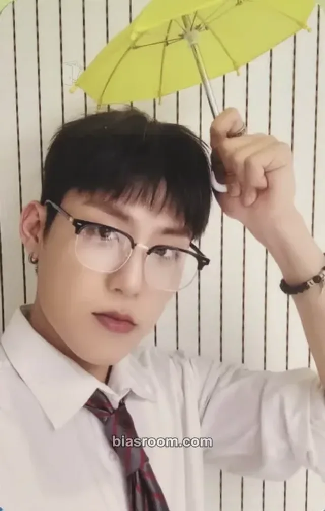 Woojin AB6IX UPSIDE DOWN K-pop photocard
