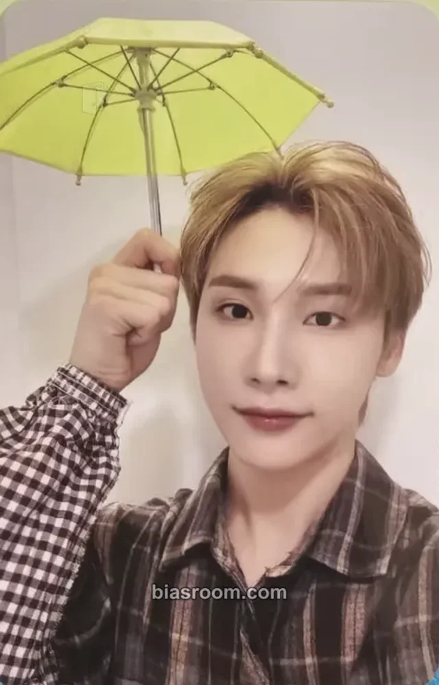 Woong AB6IX UPSIDE DOWN K-pop photocard