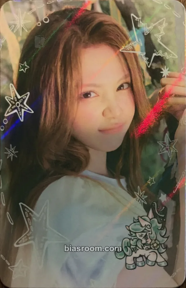 Carmen Hearts2Hearts ICONIC HEART K-pop photocard