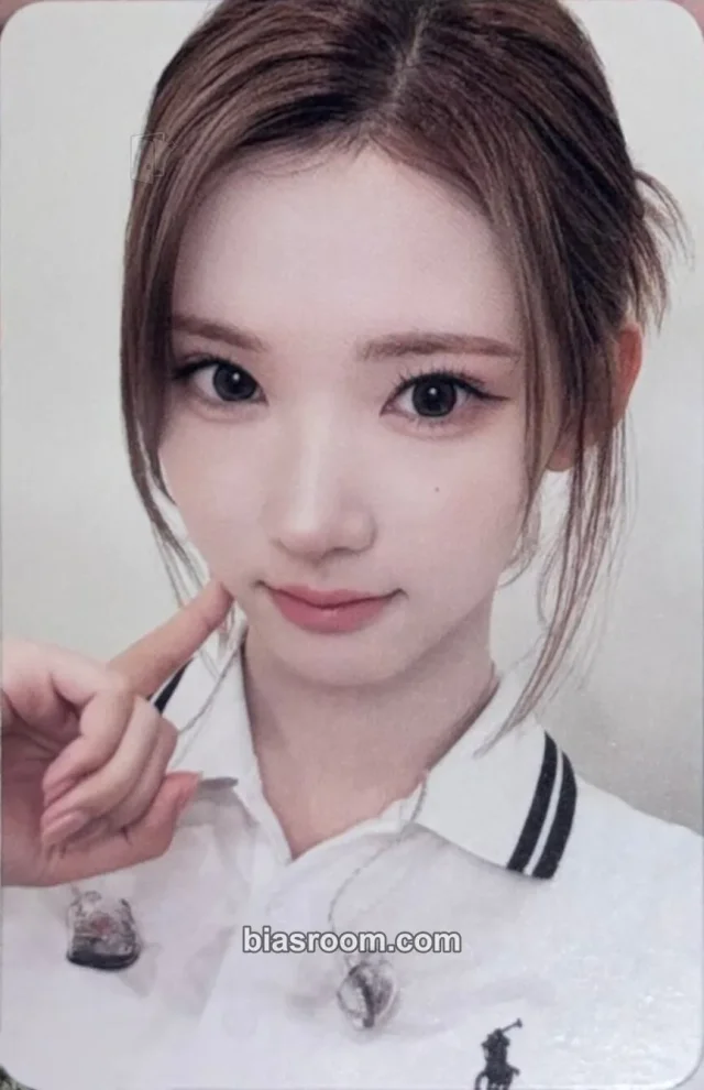 Jiwoo Hearts2Hearts ICONIC HEART K-pop photocard