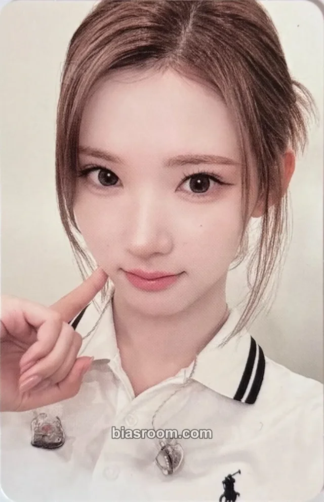 Jiwoo Hearts2Hearts ICONIC HEART K-pop photocard