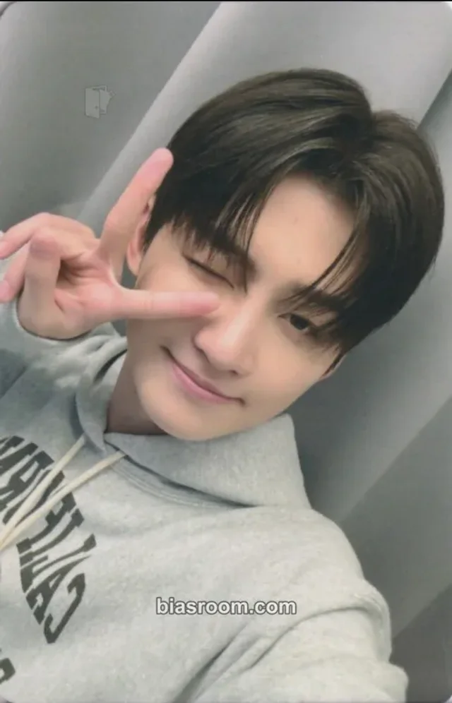 Jihoon TWS Last Bell K-pop photocard