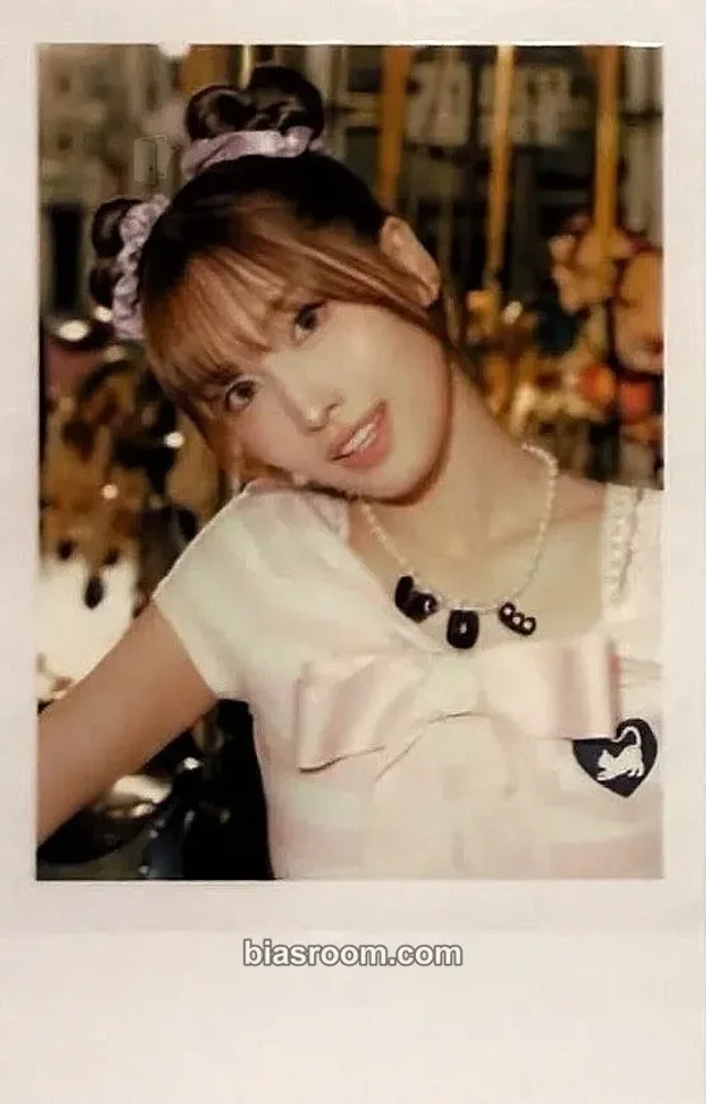 Photocard K-pop de Momo TWICE TWICE The Thrill (11th Anniversary Pop-Up)