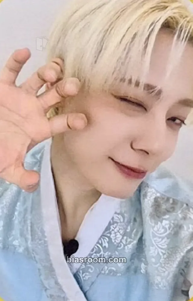 Hwanwoong ONEUS ONEUS Overtherainbow event K-pop photocard