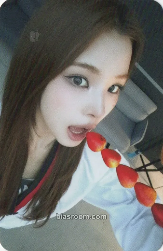 Mai izna Set The Tempo K-pop photocard