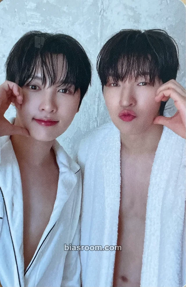 OnlyOneOf 2025 Season's Greetings - take a mOment K-pop photocard