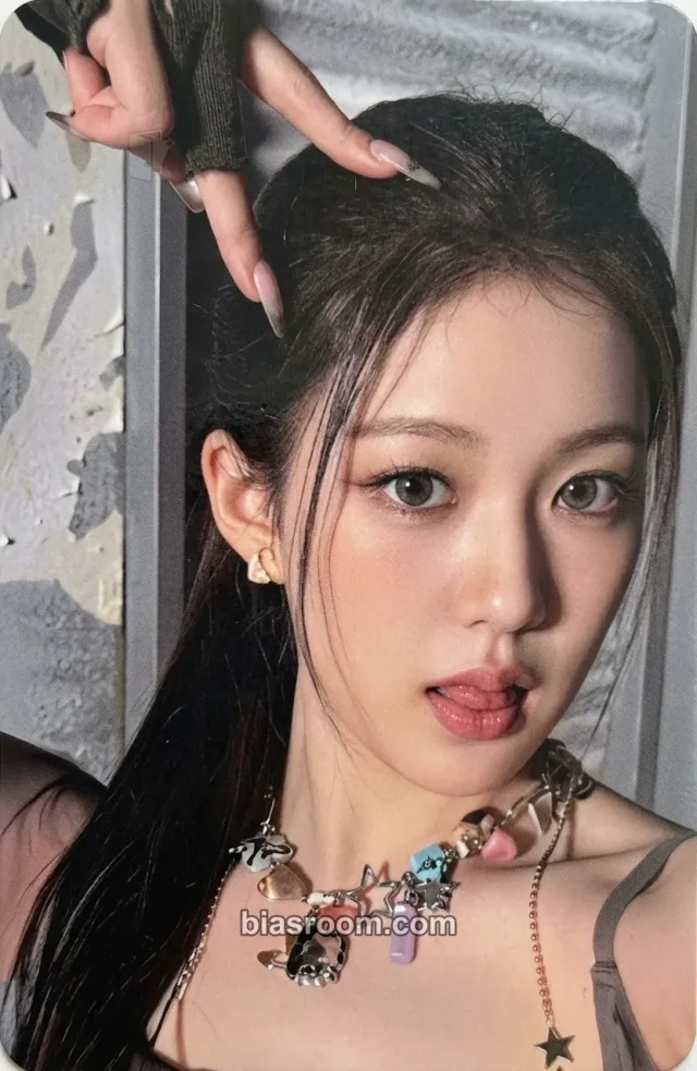 Yoon Jiyoon izna N/a K-pop photocard