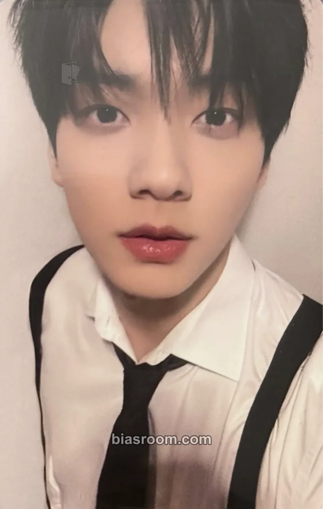 Soobin TOMORROW X TOGETHER 7TH YEAR: A Moment of Stillness in the Thorns K-pop Photocard
