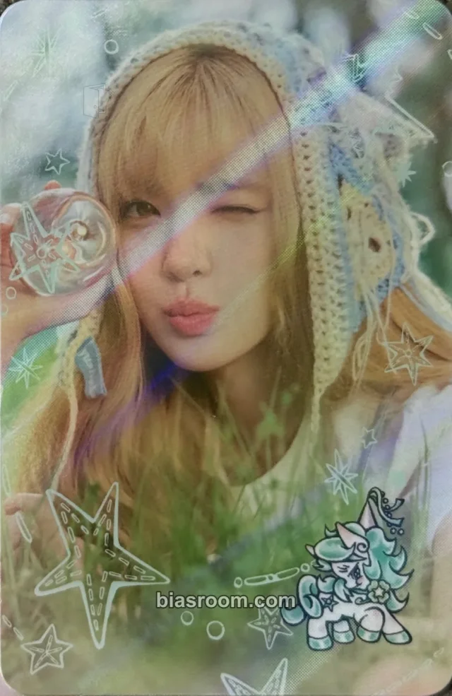 Photocard K-pop di Yuha Hearts2Hearts ICONIC HEART