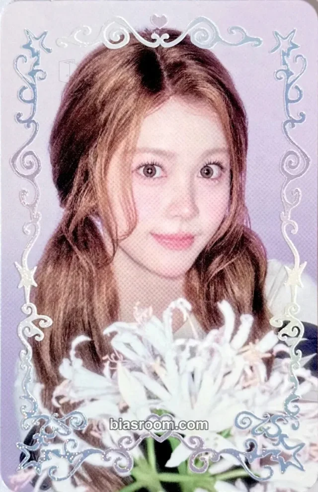 Carmen Hearts2Hearts ICONIC HEART K-pop photocard