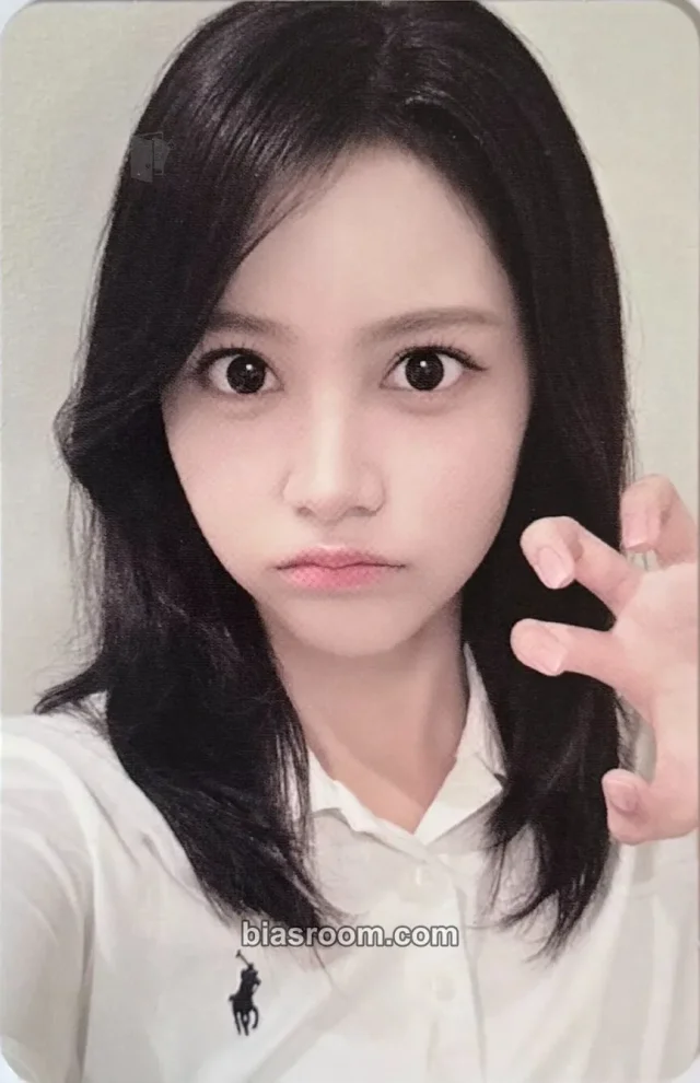 Carmen Hearts2Hearts ICONIC HEART K-pop photocard