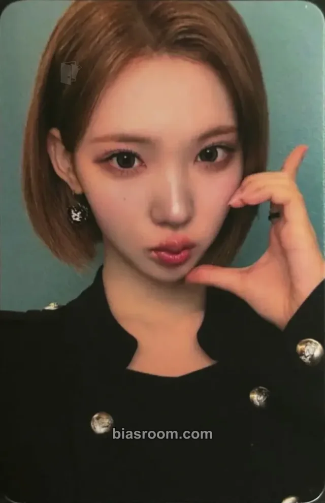 Jiwoo Hearts2Hearts ICONIC HEART K-pop photocard