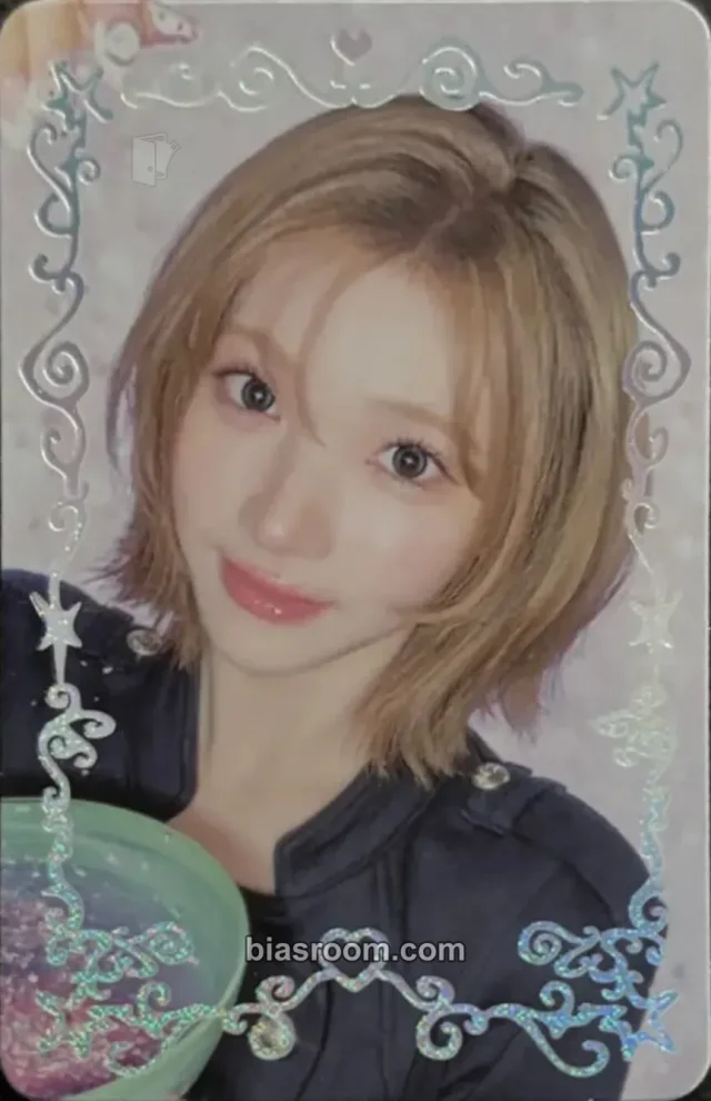 Jiwoo Hearts2Hearts ICONIC HEART K-pop photocard