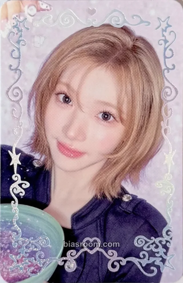 Jiwoo Hearts2Hearts ICONIC HEART K-pop photocard