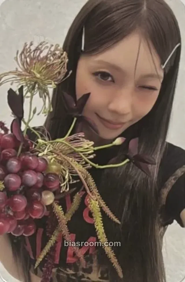 Mayuka NiziU Sour Grapes K-pop photocard