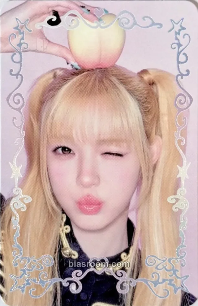 Yuha Hearts2Hearts ICONIC HEART K-pop photocard