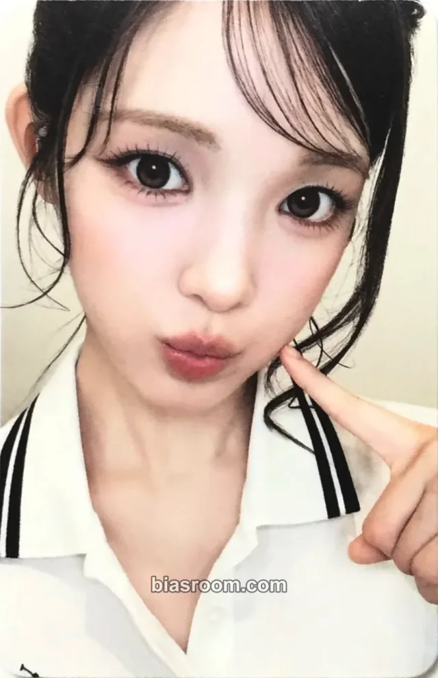 Yuha Hearts2Hearts ICONIC HEART K-pop photocard