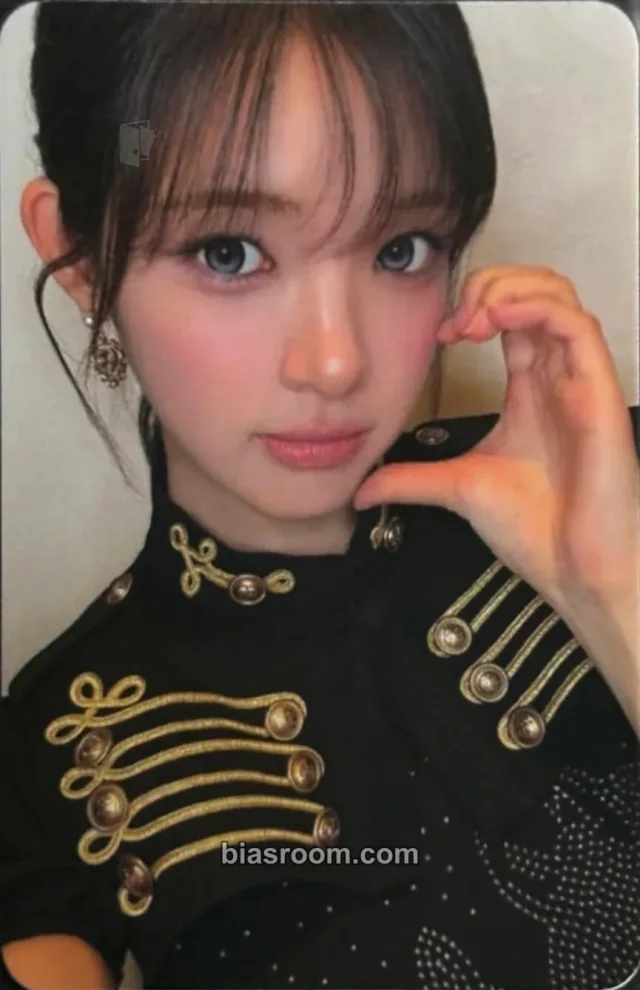 Yuha Hearts2Hearts ICONIC HEART K-pop photocard