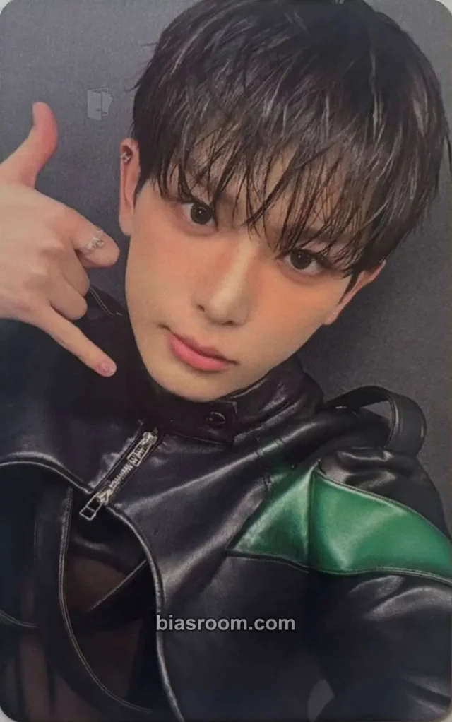 Harua  &TEAM Mark on Me K-pop photocard