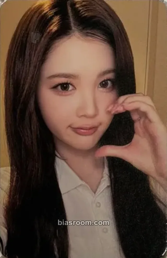 Photocard K-pop A-na Hearts2Hearts ICONIC HEART
