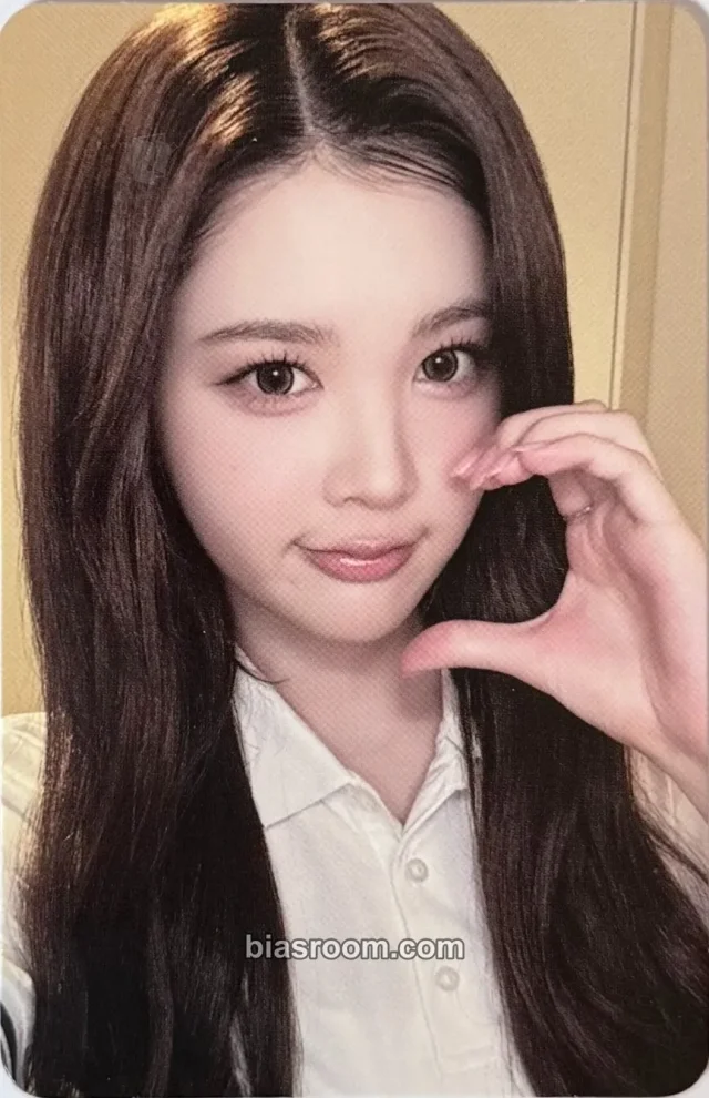 A-na Hearts2Hearts ICONIC HEART K-pop photocard