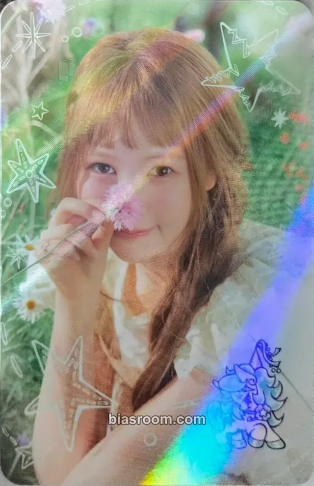 Ye-on Hearts2Hearts ICONIC HEART K-pop photocard