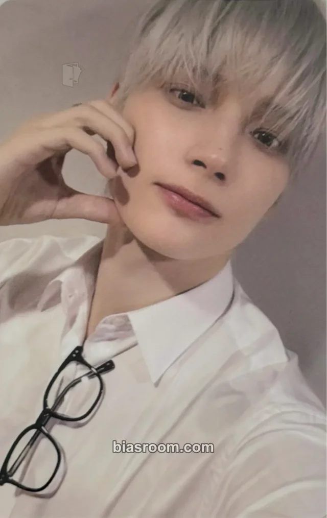 Huening Kai TOMORROW X TOGETHER 7TH YEAR: A Moment of Stillness in the Thorns K-pop Photocard
