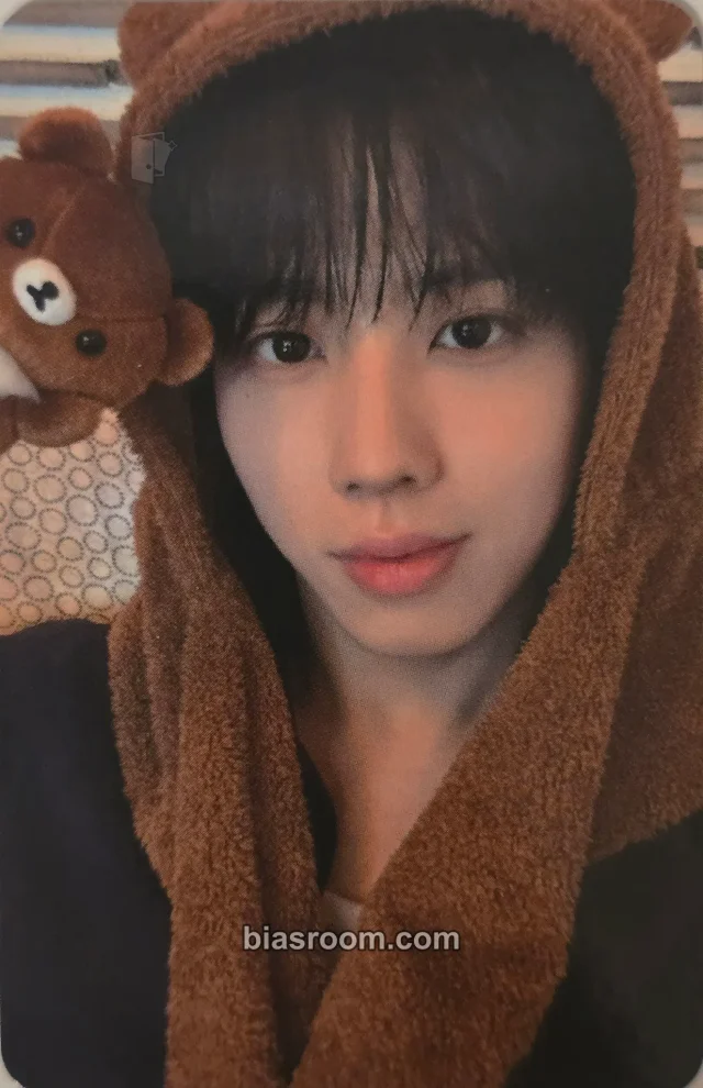 Yungyu 8TURN Electric Heart: 찬란하게 빛날 K-pop Photocard