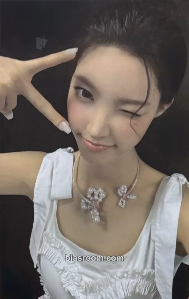 Yunah ILLIT BREAK EVEN K-pop photocard