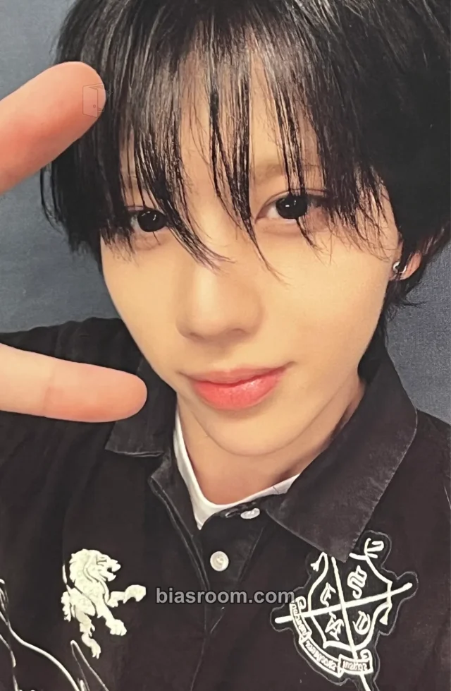 Photocard K-pop di Yungyu 8TURN 82WORLD:LA