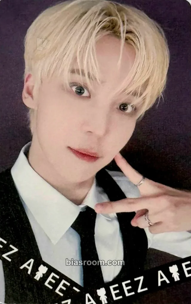 Photocard K-pop Yunho ATEEZ HELLO KITTY Black Series × ATEEZ
