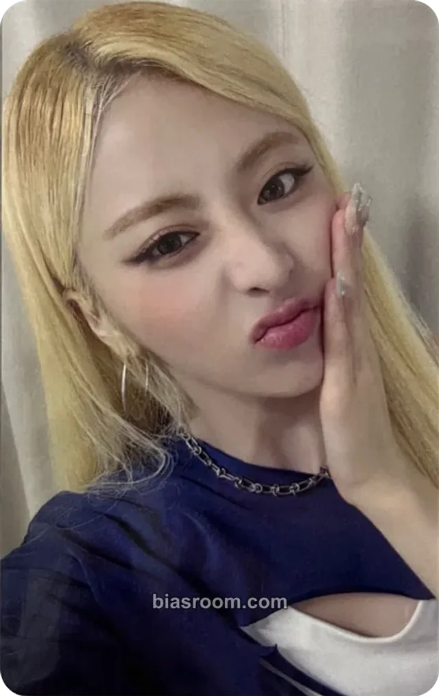 Huh Yunjin LE SSERAFIM Pureflow Tour (2026) K-pop photocard
