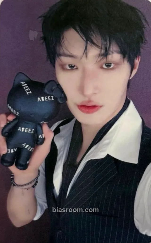 Mingi ATEEZ HELLO KITTY Black Series × ATEEZ K-pop photocard