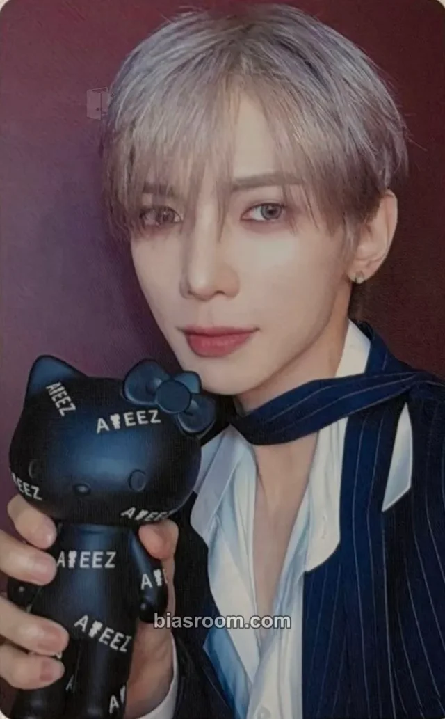 Photocard K-pop Yeosang ATEEZ HELLO KITTY Black Series × ATEEZ
