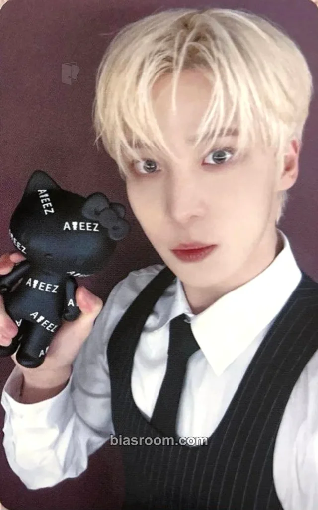Yunho ATEEZ HELLO KITTY Black Series × ATEEZ K-pop photocard