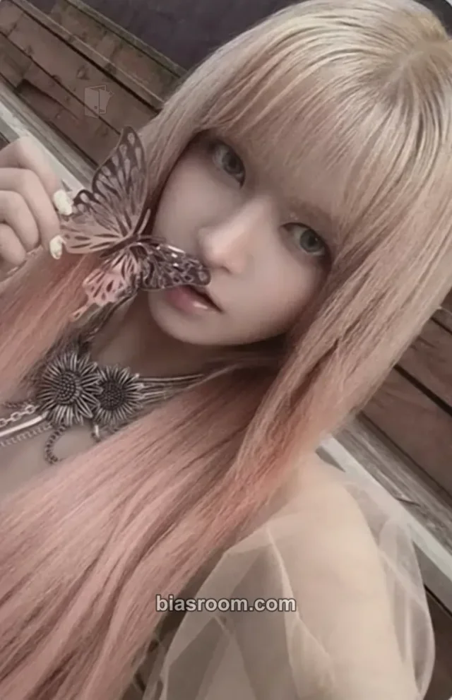 Photocard K-pop di Lily NMIXX Strange Muse