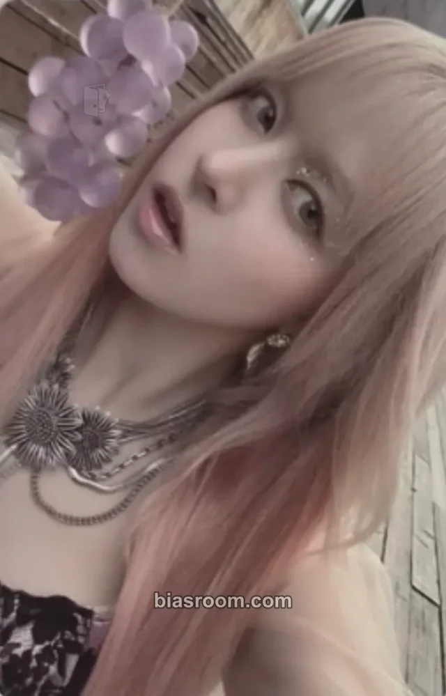 Photocard K-pop di Lily NMIXX Strange Muse