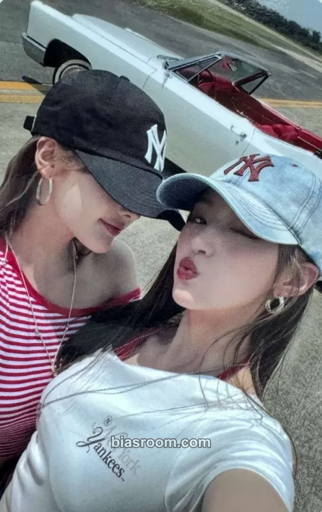 KISS OF LIFE MLB X KISS OF LIFE K-pop photocard